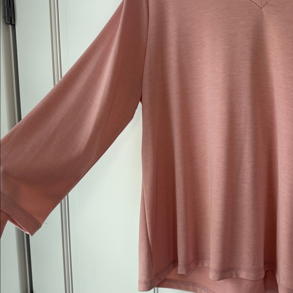 St. John's Bay Soft Pink Long Sleeve V-Neck Tee Large Y2K - Picture 4 of 5